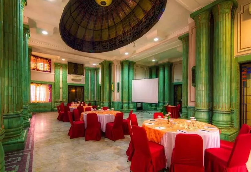 Szálloda Phi Semesta