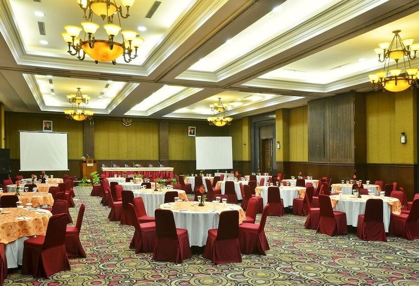 Szálloda Phi Semesta