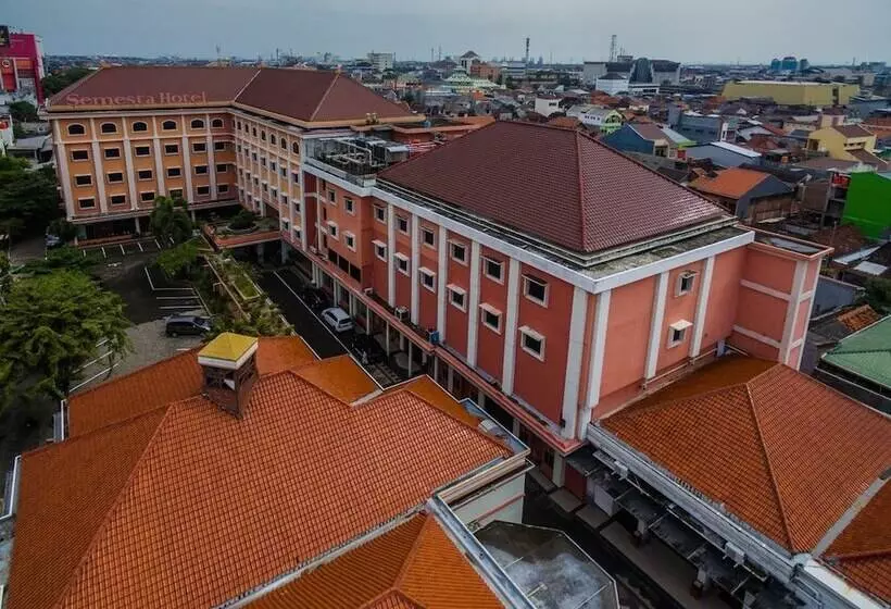 Szálloda Phi Semesta