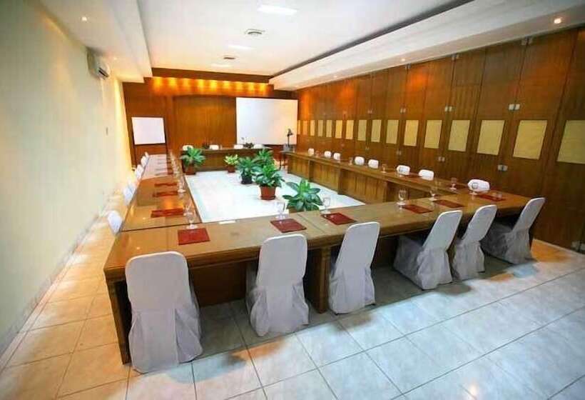 בית מלון כפרי Pondok Serrata Convention, Boutique & Tourist