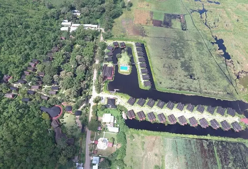 هتل Pristine Lotus Resort