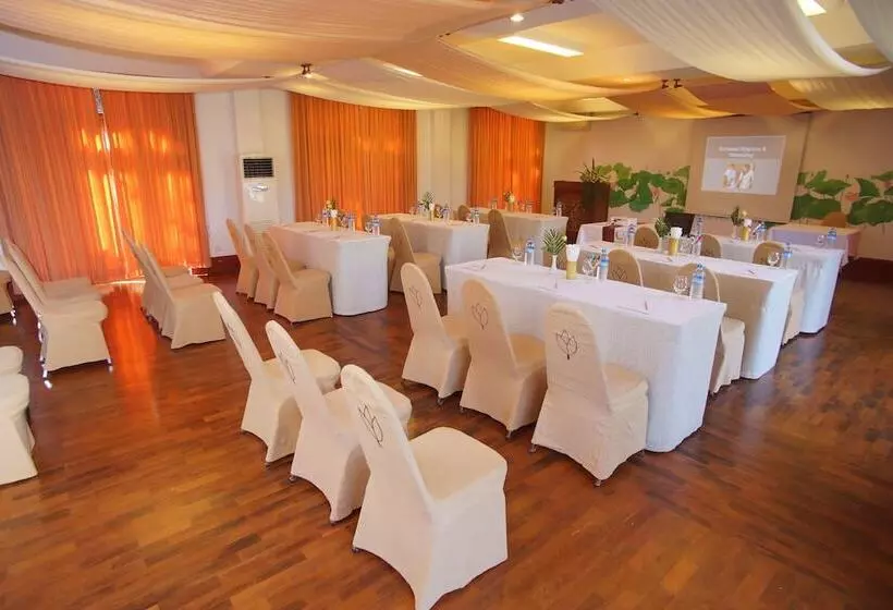 هتل Pristine Lotus Resort