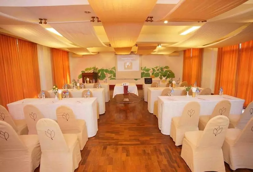 هتل Pristine Lotus Resort