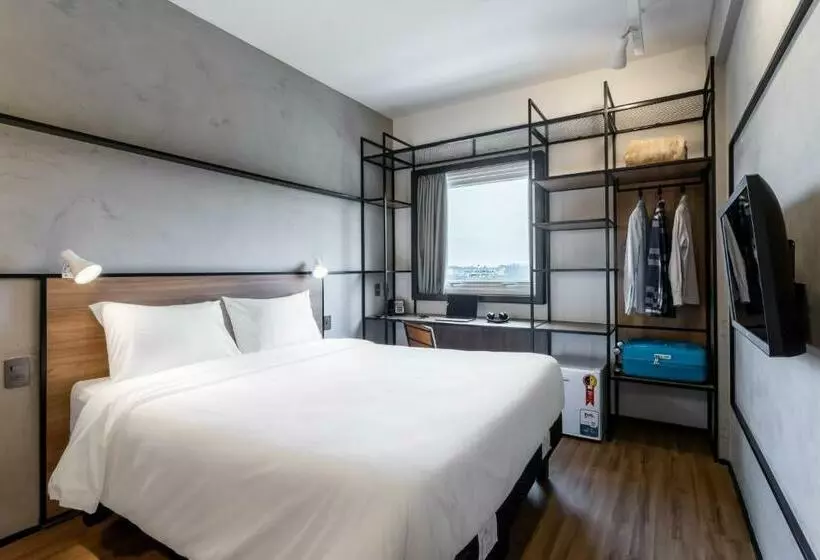 ホテル Ibis Aruja