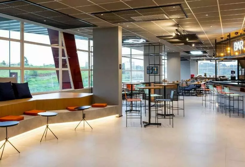 ホテル Ibis Aruja