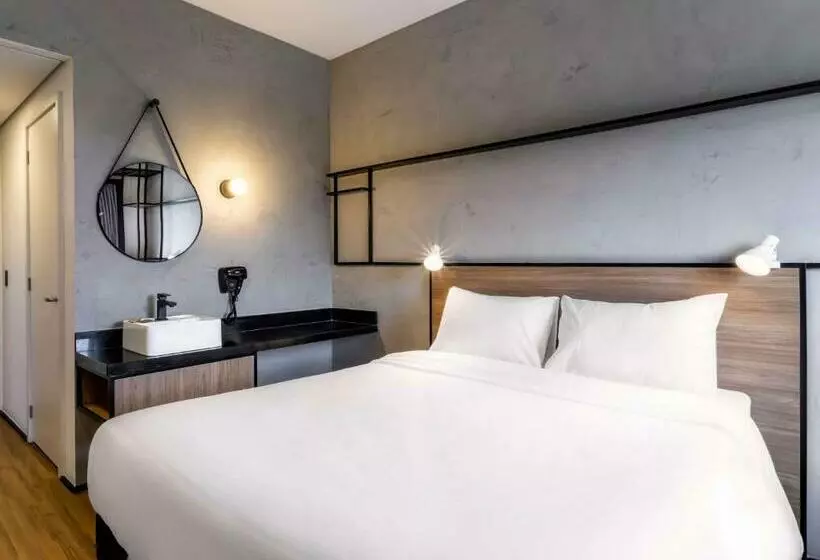 ホテル Ibis Aruja