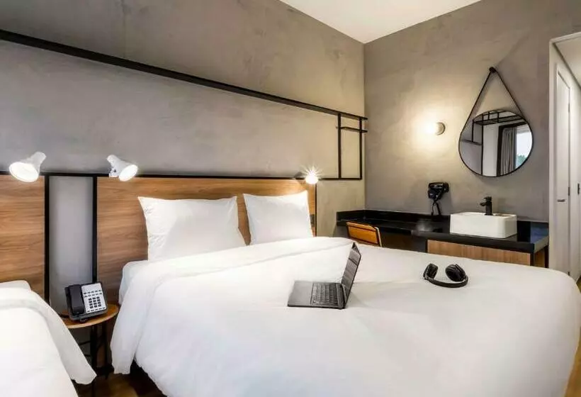 ホテル Ibis Aruja