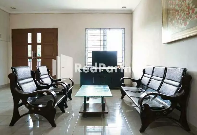 Hotelli Karawaci Victory Homestay Mitra Reddoorz