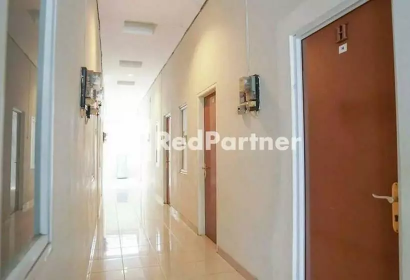 Hotelli Karawaci Victory Homestay Mitra Reddoorz