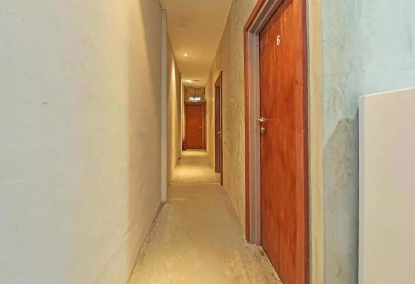 Hotelli Oyo 90662 The 1975