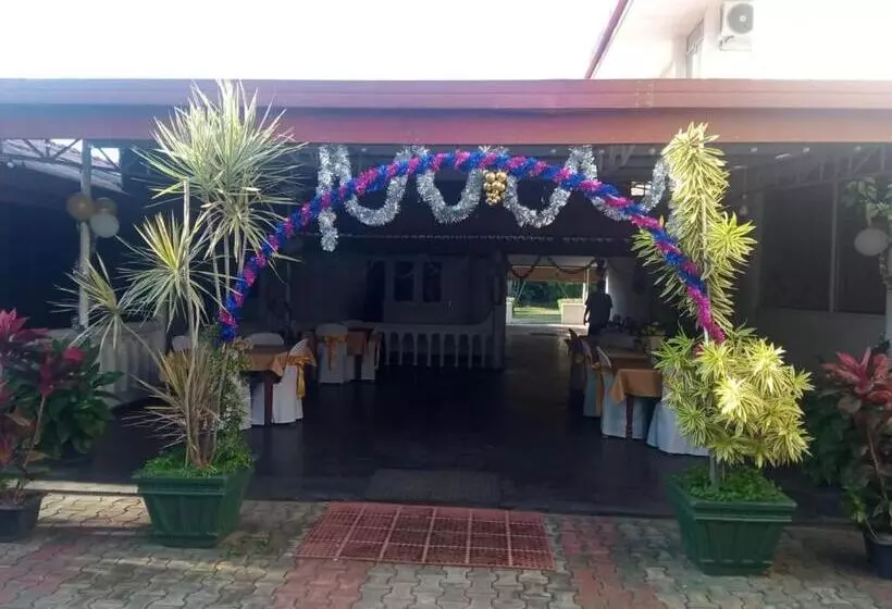 ベッドアンドブレックファースト Visaka Hotel   Kataragama