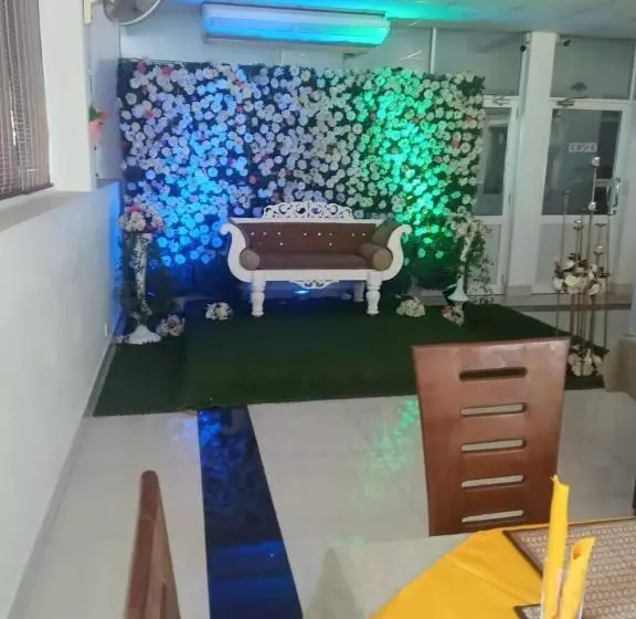ベッドアンドブレックファースト Visaka Hotel   Kataragama