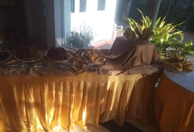 ベッドアンドブレックファースト Visaka Hotel   Kataragama
