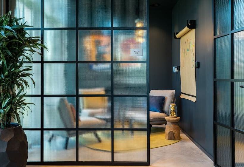 호텔 Moxy Berlin Airport