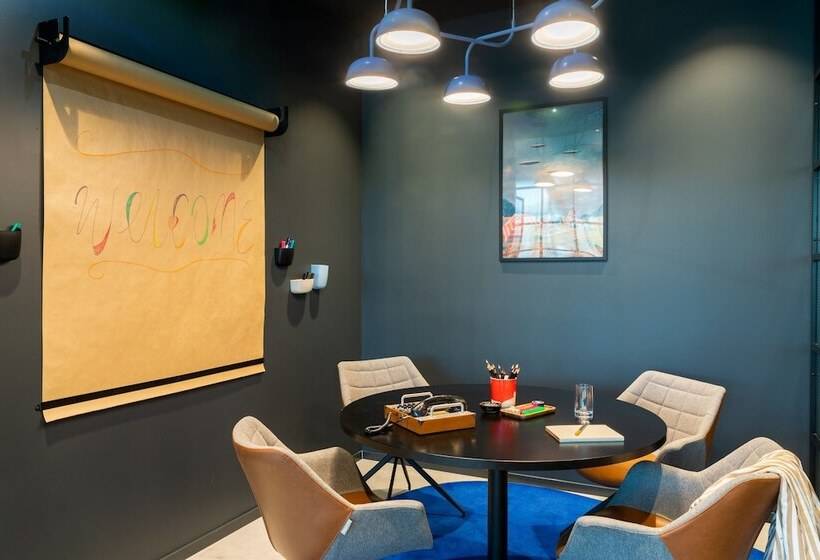 호텔 Moxy Berlin Airport