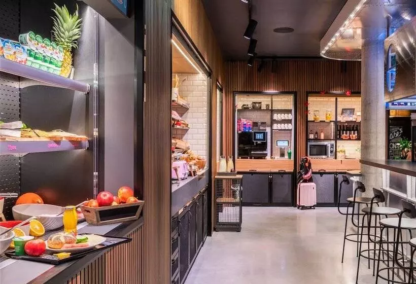 ホテル Moxy Berlin Airport