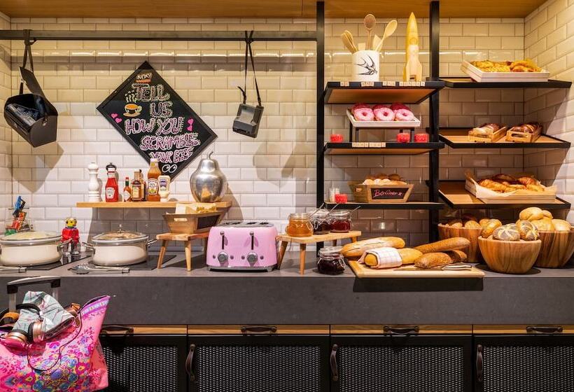 호텔 Moxy Berlin Airport