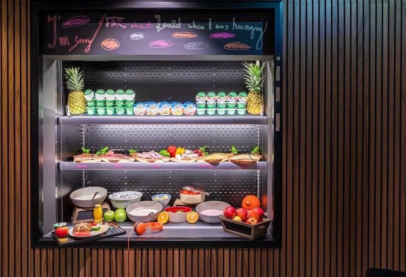 호텔 Moxy Berlin Airport