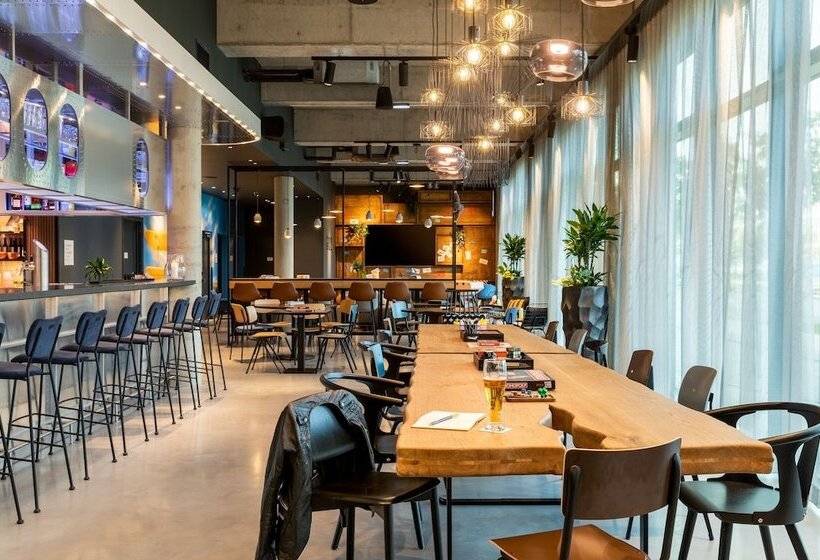 호텔 Moxy Berlin Airport