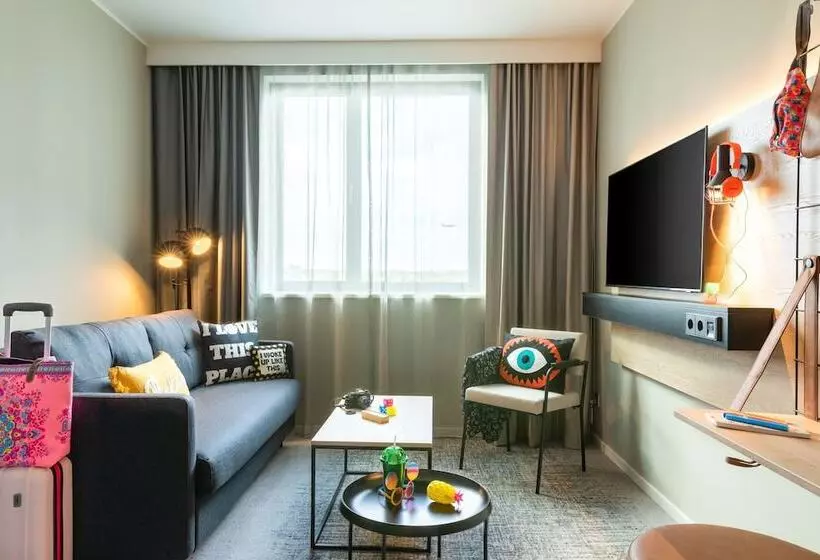 ホテル Moxy Berlin Airport