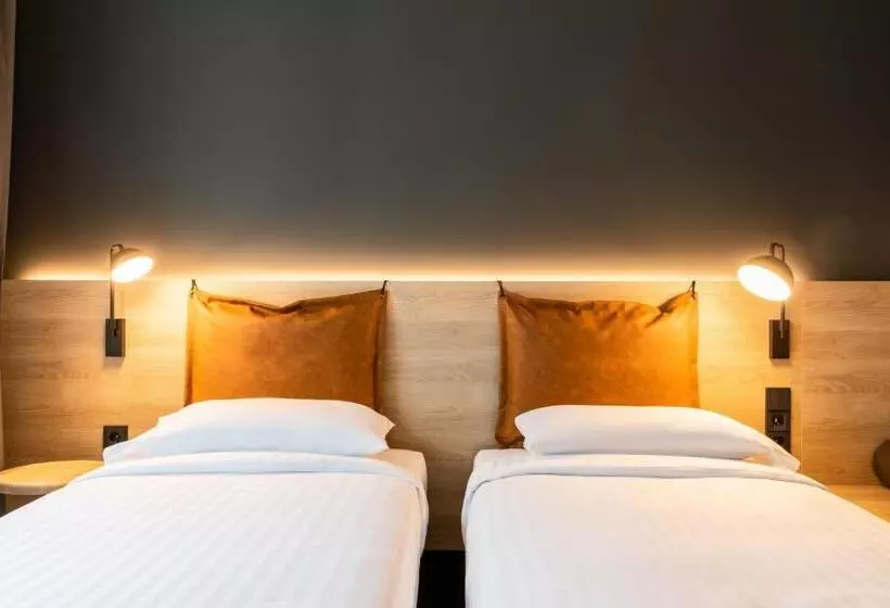 ホテル Moxy Berlin Airport