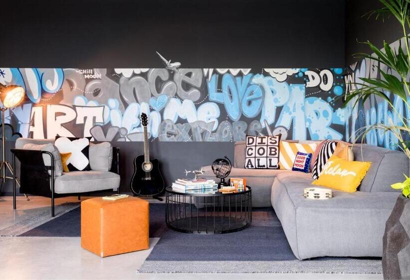 호텔 Moxy Berlin Airport