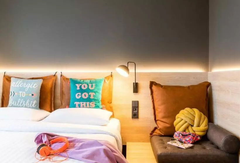 ホテル Moxy Berlin Airport