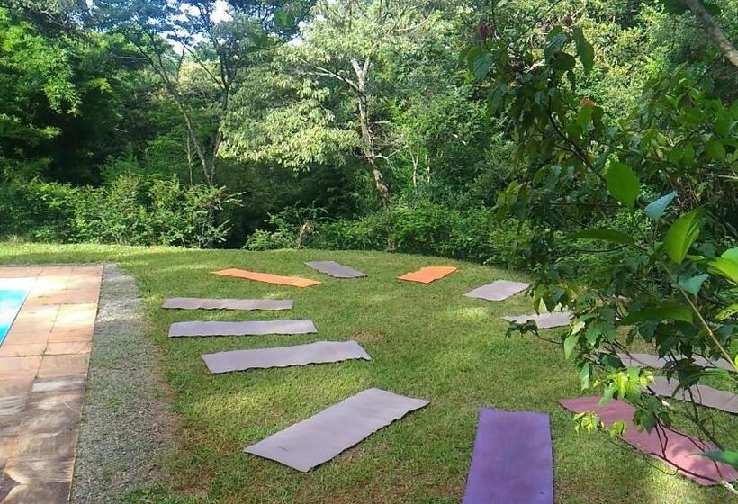 פנסיון Govinda Moeda Pousada