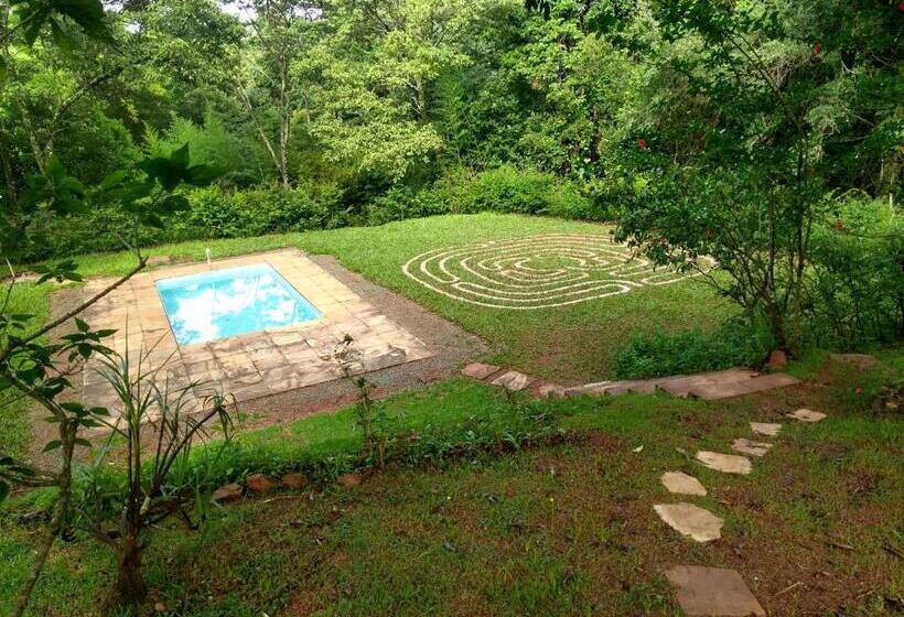 פנסיון Govinda Moeda Pousada