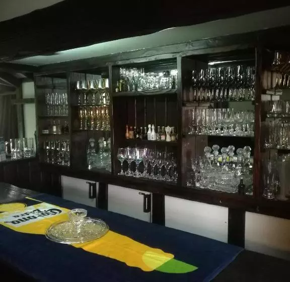 تختخواب و صبحانه Home Away From Home