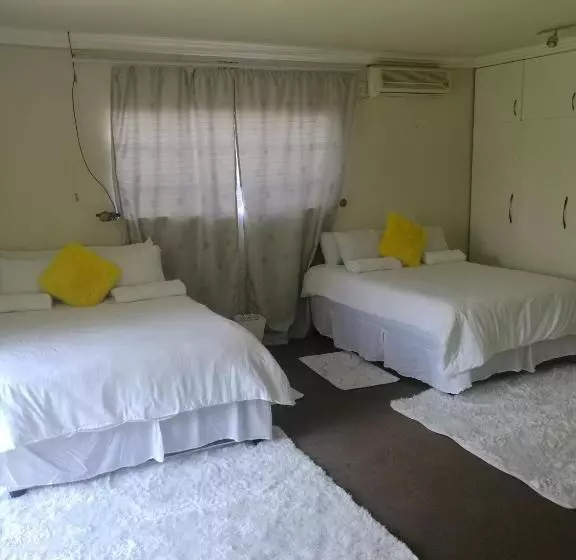 تختخواب و صبحانه Home Away From Home