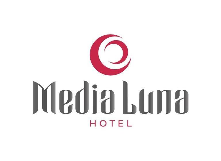 هتل Media Luna