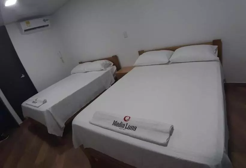 Hotelli Media Luna