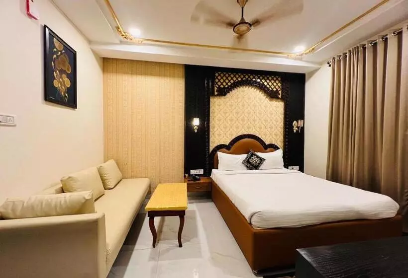 Rajwada Hotel And Resort