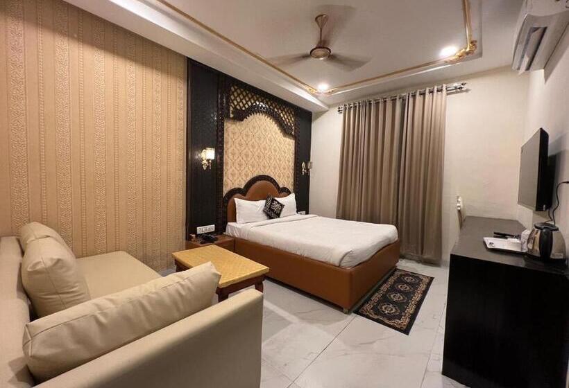 Rajwada Hotel And Resort