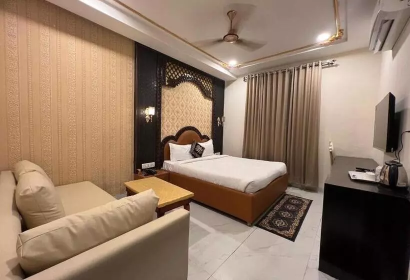 Rajwada Hotel And Resort