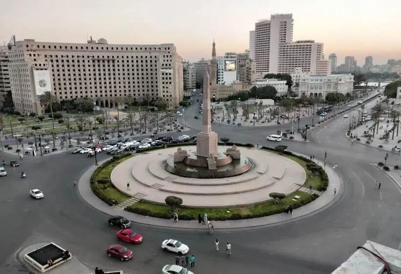 هاستل Up Town