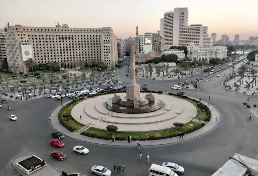 هاستل Up Town