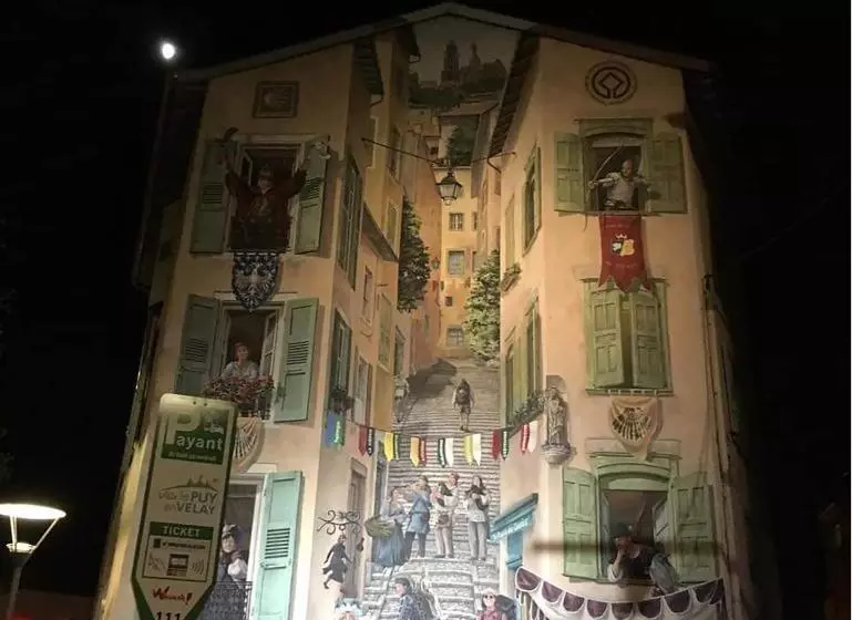 Aamiaismajoitus (B&B) Maison Au Loup   Superbe Ancien Hotel Particulier Du Xvie Siècle Au Cœur De La Vieille Ville Du Puy