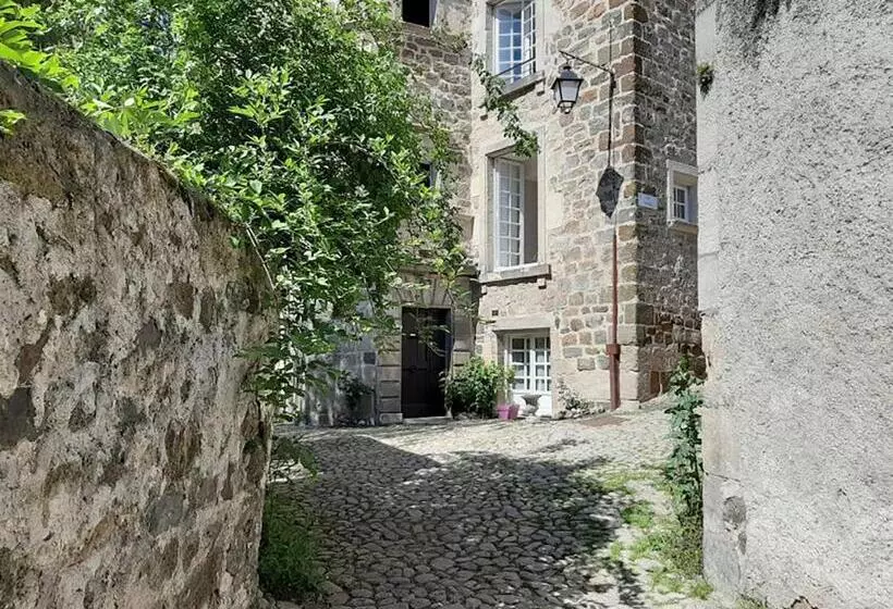 Aamiaismajoitus (B&B) Maison Au Loup   Superbe Ancien Hotel Particulier Du Xvie Siècle Au Cœur De La Vieille Ville Du Puy