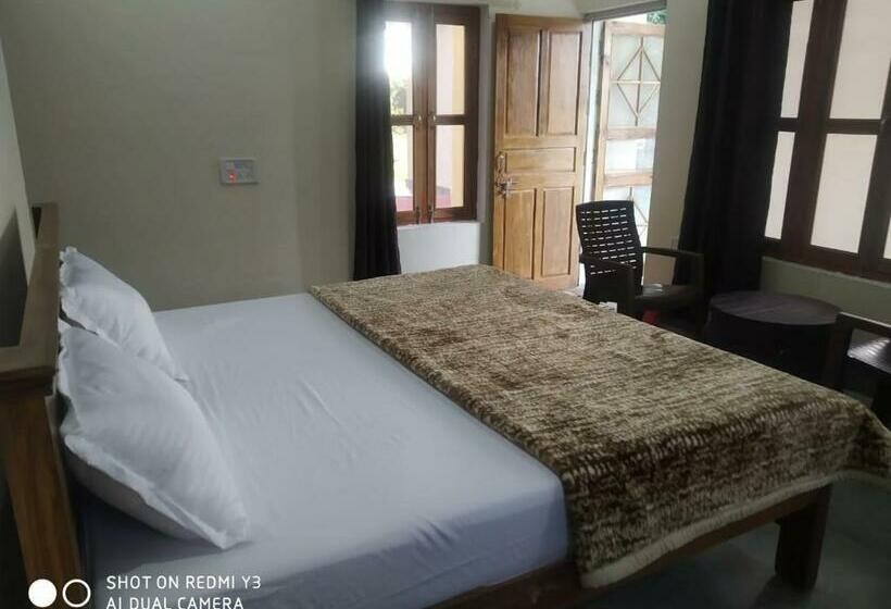 בית מלון כפרי Aryan Riverside Camp, Panna Tiger Reserve, Madla