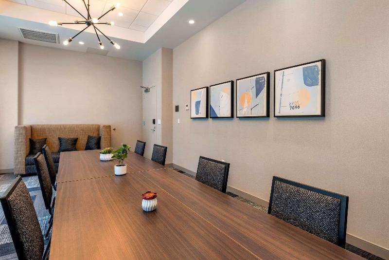 Cambria Hotel Minneapolis Downtown