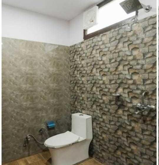 Hotel Pop 70153 New City Residency