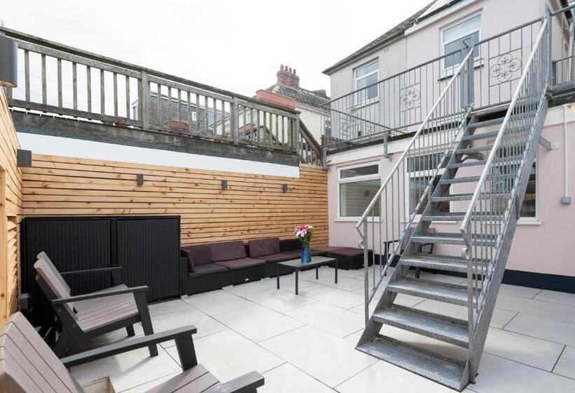 Pensione Trig Private Studio, Courtyard, Walk To Fistral