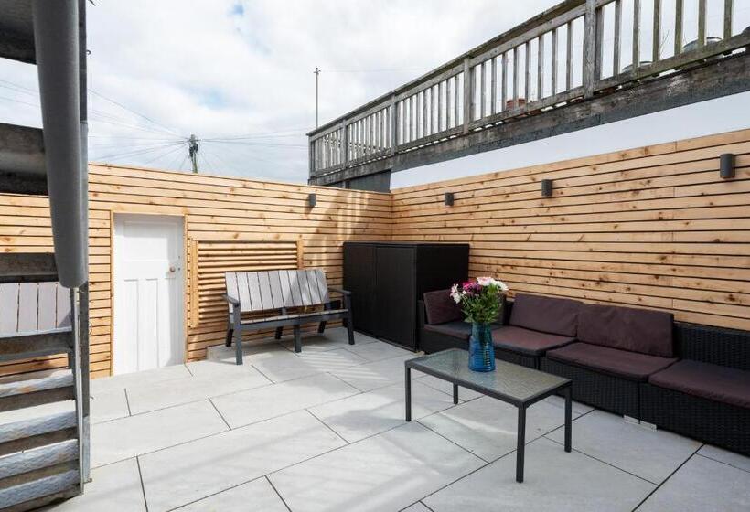 Pensione Trig Private Studio, Courtyard, Walk To Fistral