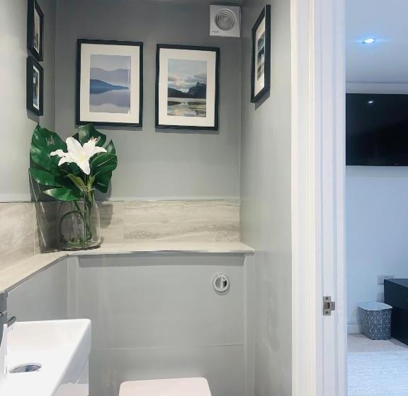 Pensione Trig Private Studio, Courtyard, Walk To Fistral