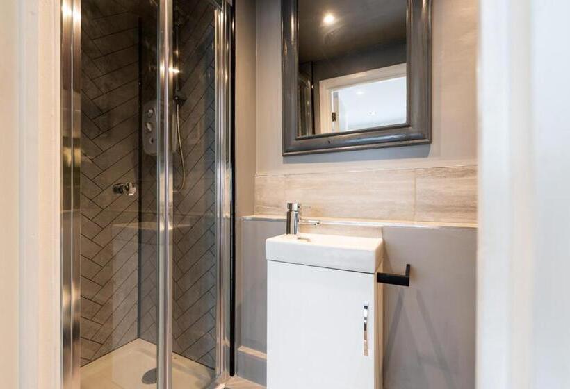 Pensione Trig Private Studio, Courtyard, Walk To Fistral