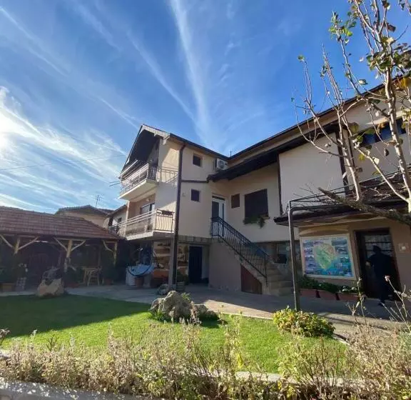 تختخواب و صبحانه Vila Mišur