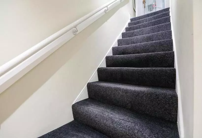 ペンション Mystayinn Tomnahurich Guest House