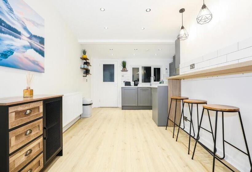 펜션 Mystayinn Tomnahurich Guest House